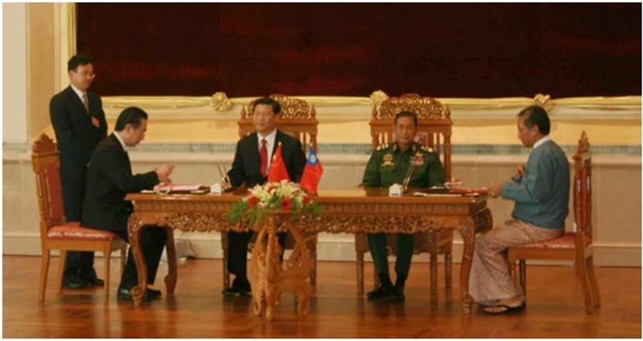 ဝပြည်သွေးစည်းညီညွတ်ရေးတပ်မတော် (UWSA)တပ်ဖွဲ့မှ တန့်ယန်းမြို့မြောက်ပိုင်းကိုသိမ်းယူပြီးသံလွင်မြစ်ပေါ်ရှိတရုတ်ရေကာတာစီမံကိန်းများအတွက် လမ်းခင်းပေးနေ 10 ၂၀၀၉ ဒီဇင်ဘာ ၂၀